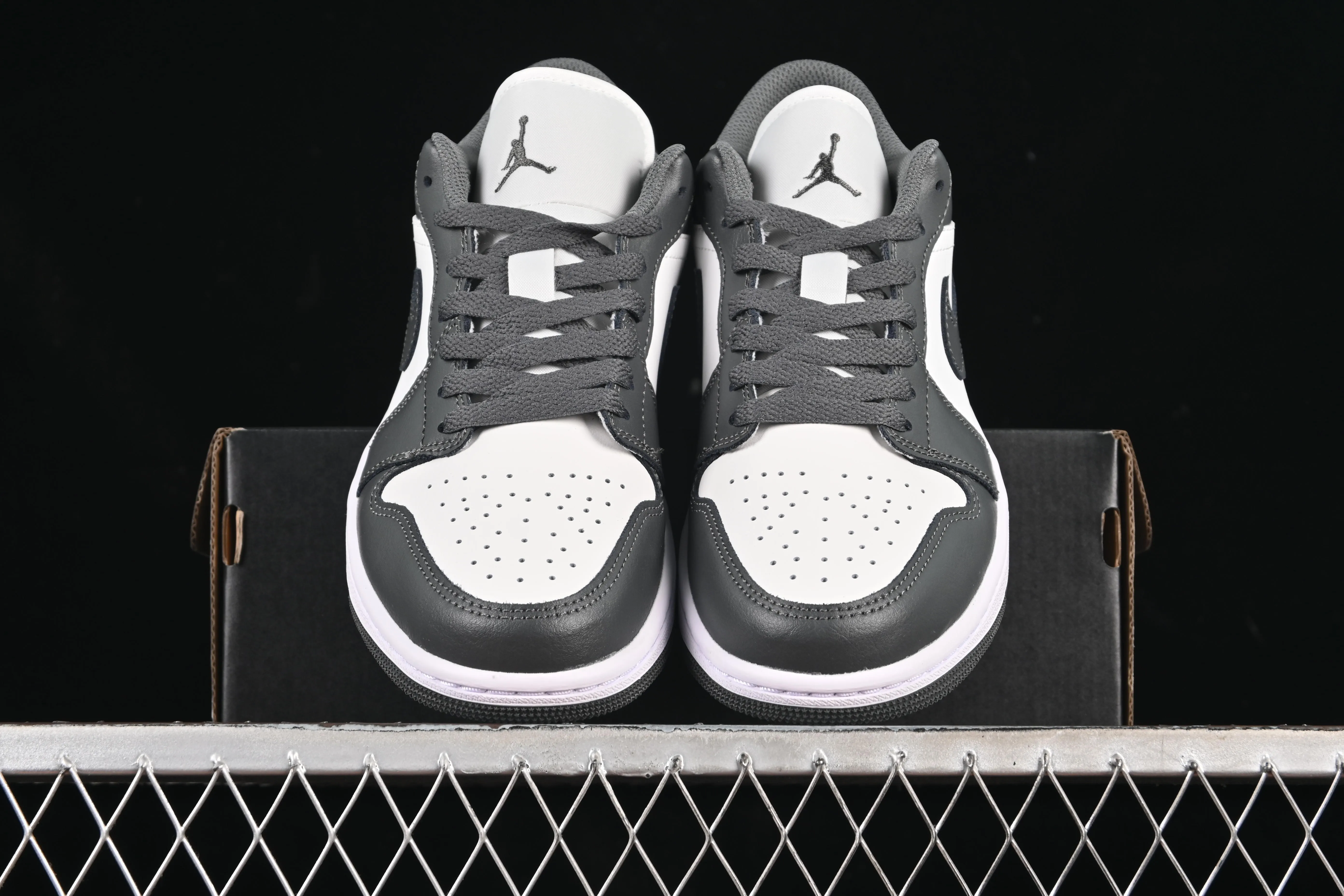 All categories Air Jordan Jordan series basketball shoes Air Jordan 1 Low G version pure original Air Jordan 1 Low AJ1 Joe 1 white and gray color low-top cultural casual sneakers 553558-044